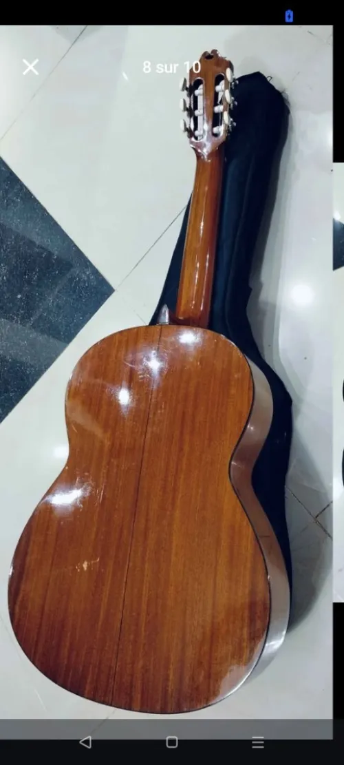 Des Guitares classiques professionnel