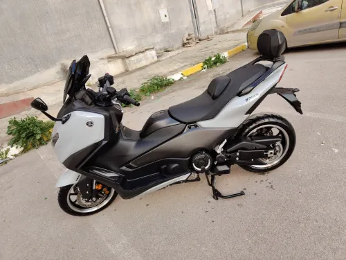 Yamaha Tmax 2025
