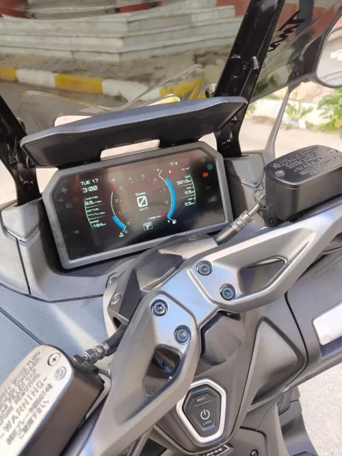 Yamaha Tmax 2025