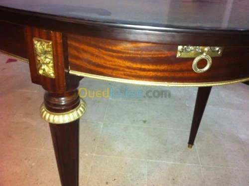 Table ovale  style Louis XVI 