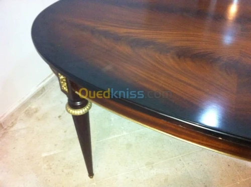 Table ovale  style Louis XVI 