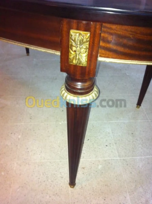 Table ovale  style Louis XVI 