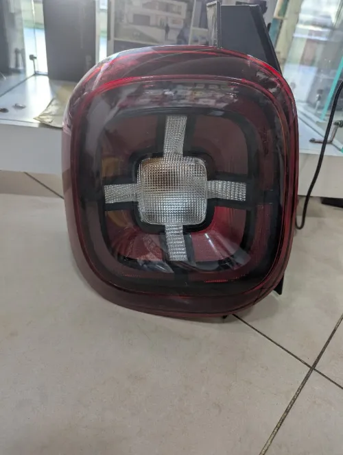 Feux arrière gauche duster