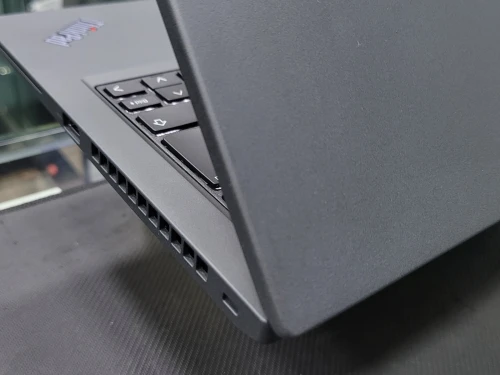 VENDU - LENOVO THINKPAD X13 Gen 2, i7-1185G7, 16GB, 256GB SSD, IRIS XE