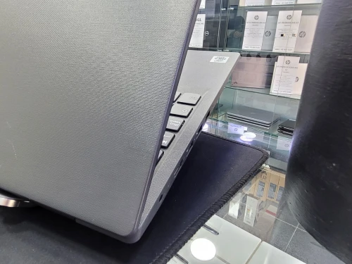 VENDU - LENOVO V15, i5-1035G1, 8GB DDR4, 256GB SSD