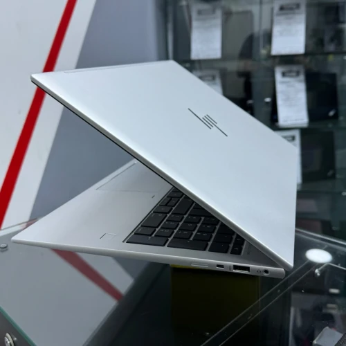 VENDU - HP ELITEBOOK 860 G10, i5-1335U, 8GB, 512GB SSD, 16" WUXGA