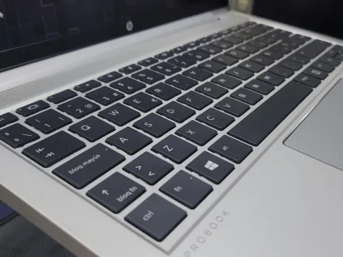 VENDU - HP PROBOOK 440 G8, i7-1165G7, 16GB, 512GB, iRis Xe