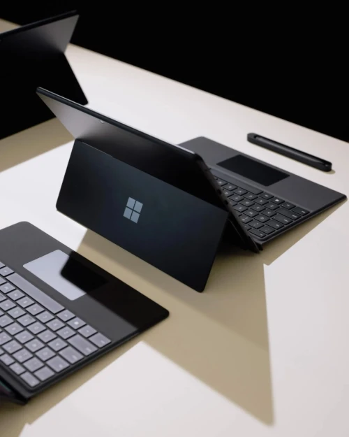 VENDU - MICROSOFT SURFACE PRO 7, Intel Core i5-1035G4, 8GB, 256GB SSD, intel iRis Plus
