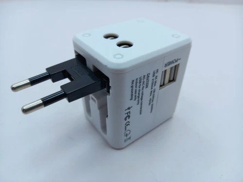 Multiprise Universel ( UK-EUR-USA-AUS ) + USB 