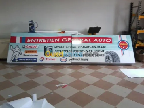  panneaux publicitaires