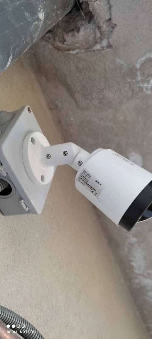 Installation des caméras de surveillance et système d alarme 