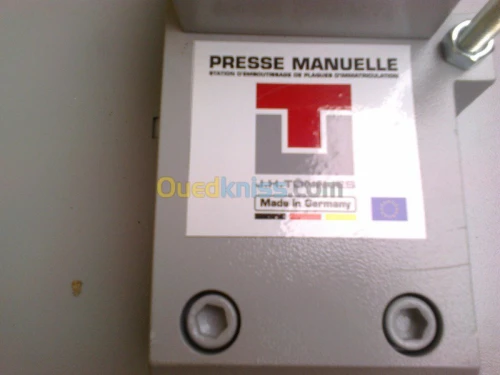 presse plaques immatriculation