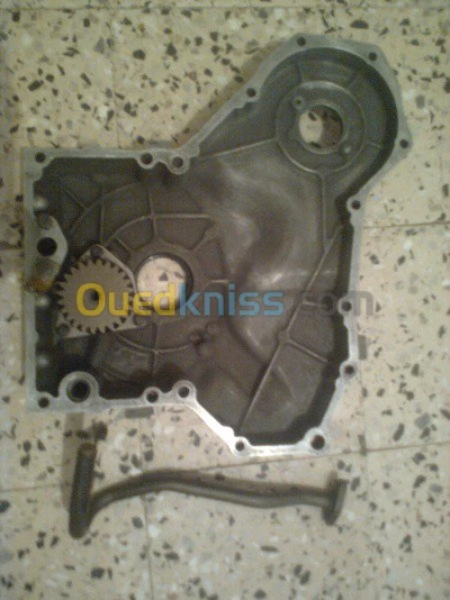 Pompe à l'huile + crépine  bétonnière