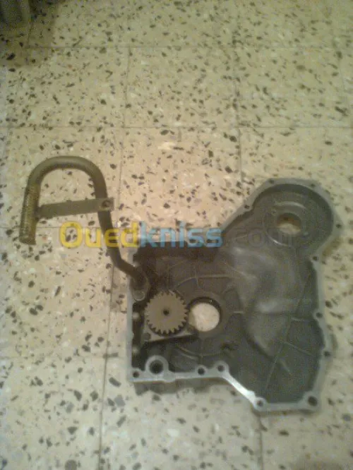 Pompe à l'huile + crépine  bétonnière