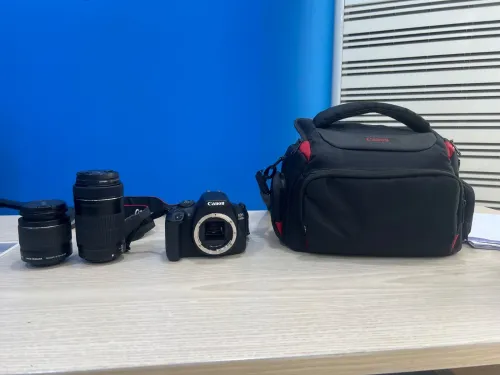 Cannon EOS 2000D avec 2 objectif et chargeur