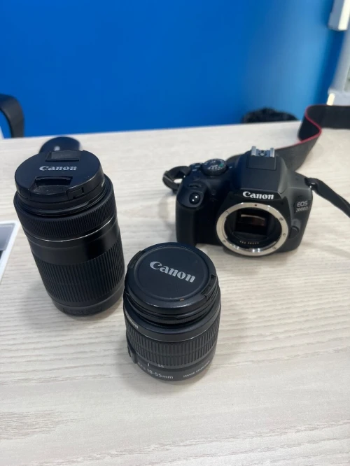 Cannon EOS 2000D avec 2 objectif et chargeur