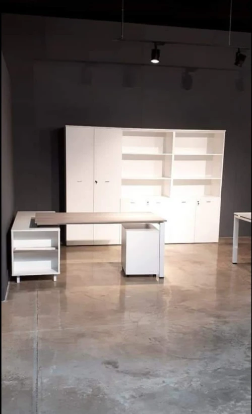 BUREAUX OPERATEURS ET DES ARMOIRES  GAMME COULEUR BLANCHE
