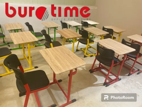 Bureau pour Enfants / Kit table avec chaise pour les colliers  