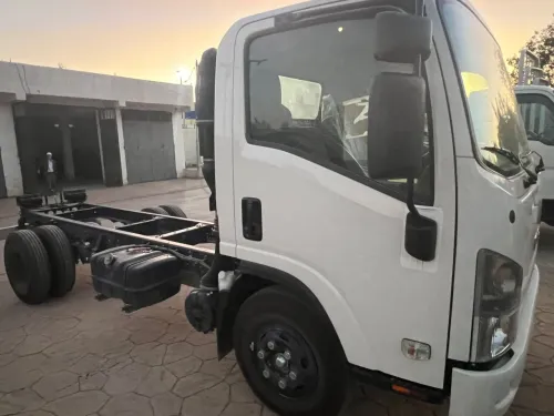 Isuzu NPR 71 2025