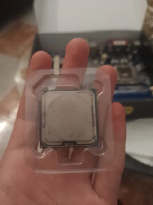 carte mére foxcon g41 + processeur Intel pentium E5700