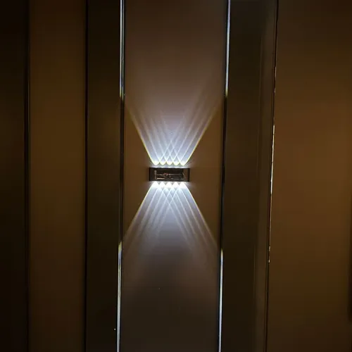 Lampe Solaire Murale 8LED avec Détection de Mouvement Auto 1Pcs