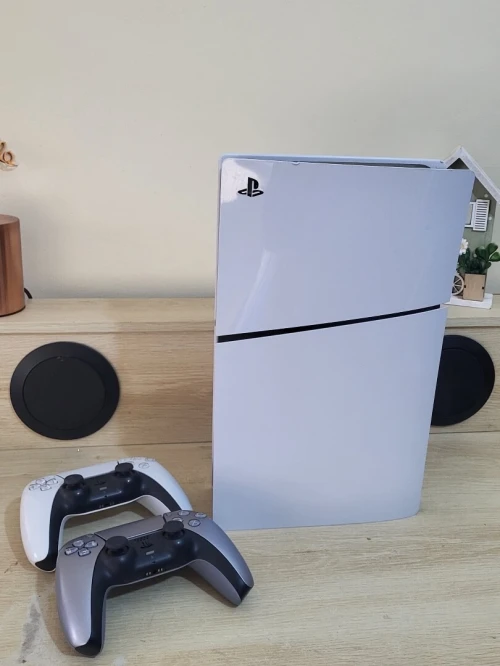 Sony Console PlayStation 5 Slim 1TB + 2 MANETTES - Édition Digital (VERSION SANS DISC DVD) (Modèle Slim) CFI-2016