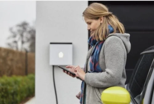 HUITS BORNES DE RECHARGE VOITURES ELECTRIQUES