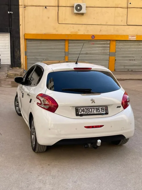 Peugeot 208 2015 Allure