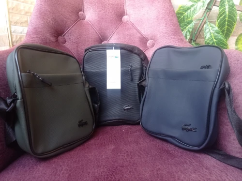 Sacoche Lacoste avec 3 poches 