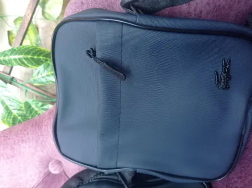 Sacoche Lacoste avec 3 poches 