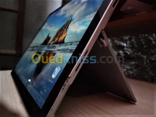 Microsoft Surface i5-6300U Ram 8Go SSD 250Go Ecran Tactile