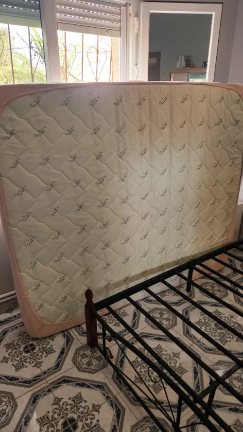 Vend lit en métal 160x190cm + Matelas
