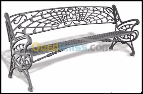 banc public et borne en fonte