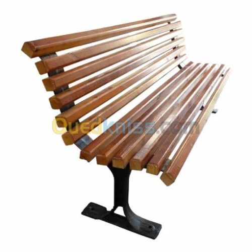 banc public et borne en fonte