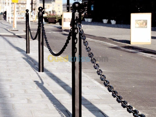 banc public et borne en fonte