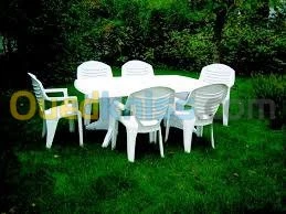 location vaisselle et chaises et table