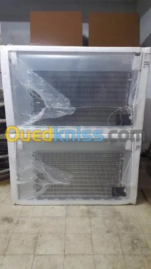 table+chaise+frigi+vaisselle