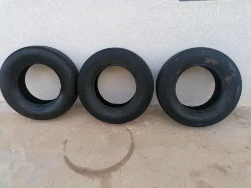3 pneus d'occasion très bon état 