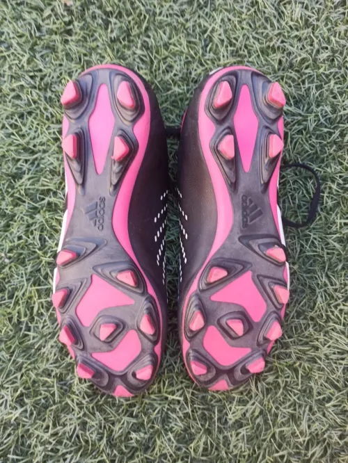 Predator soulier rose