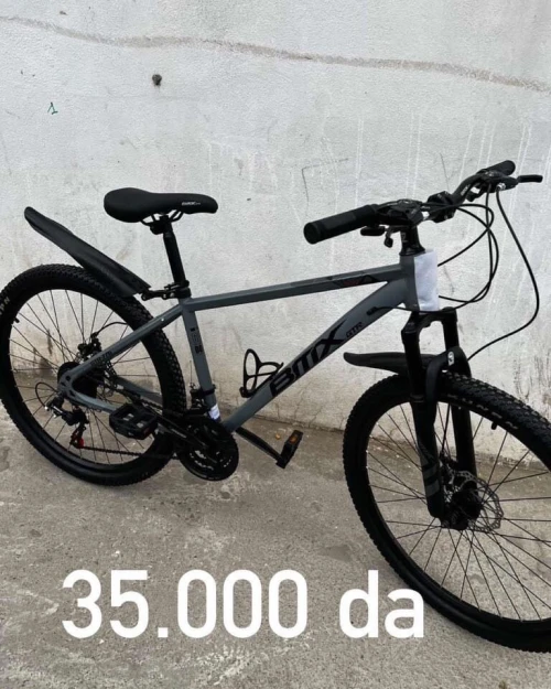 À VENDRE Vélo BMX GTR 26 Comme neuf  acheté il ya une semaine