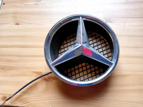 Antibrouillards toit / antibrouillards toit doubles / rajout capot / logo mercedes calendre 
