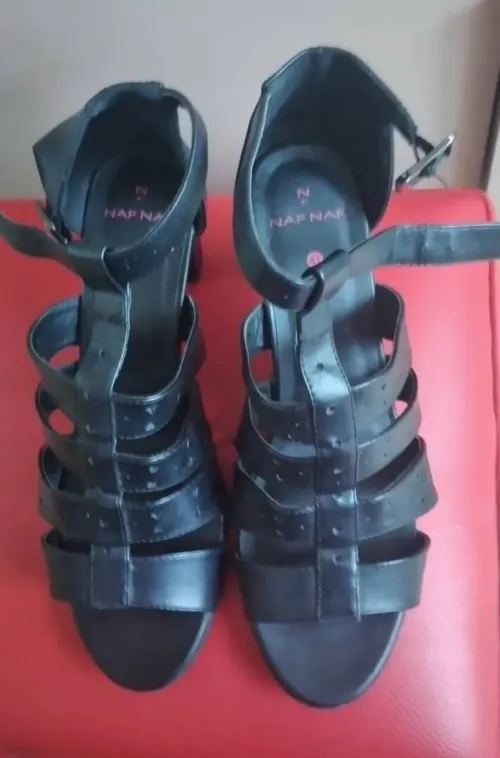 Sandales en cuir Naf Naf