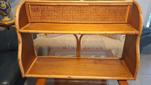 Étagère en rotin