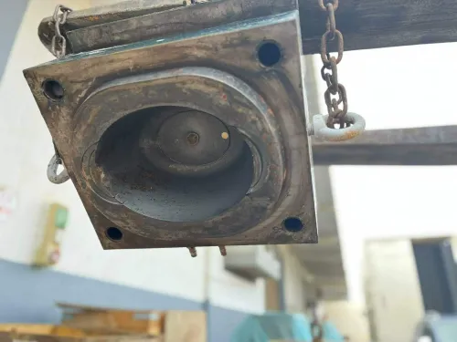 Moule injection de plastiques ( articles de menages)