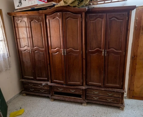 خزانة عصرية/Modern wardrobe