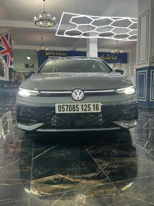 Volkswagen Golf 8 2025 R-Line