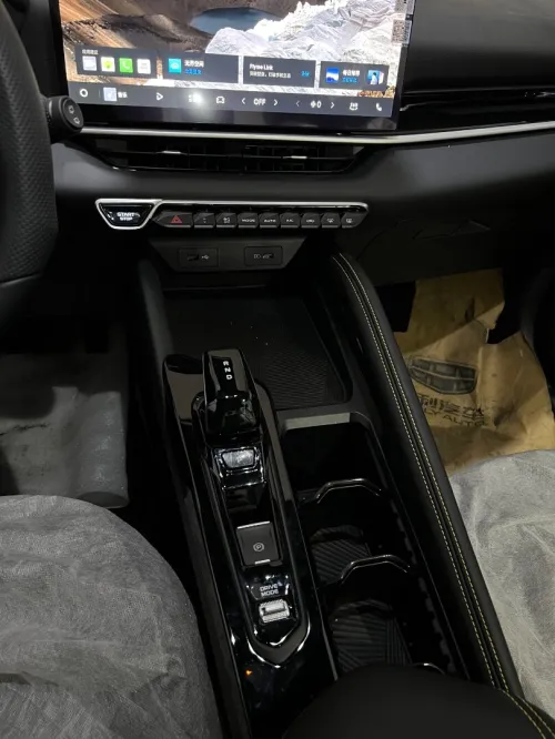 Geely Coolray 2025 