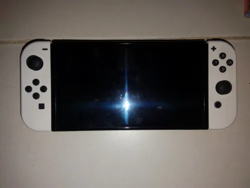 Nintendo Switch OLED flashée quasi neuve pack complet