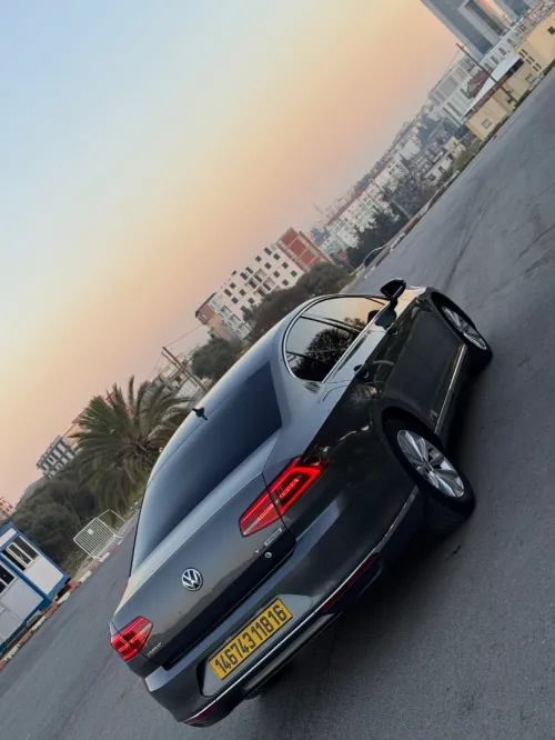 Volkswagen Passat 2018 Confortline bleu motion
