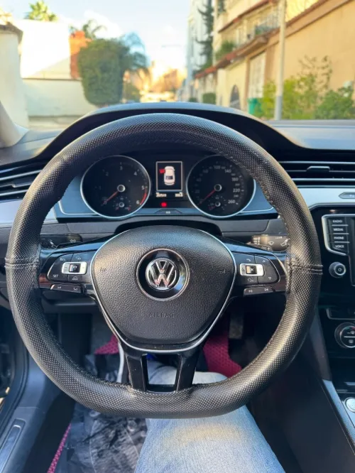 Volkswagen Passat 2018 Bleu motion